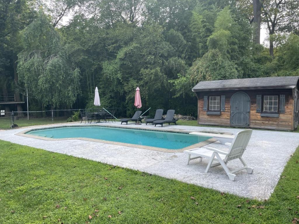 88 Sanford Ln - Photo 3 of 3