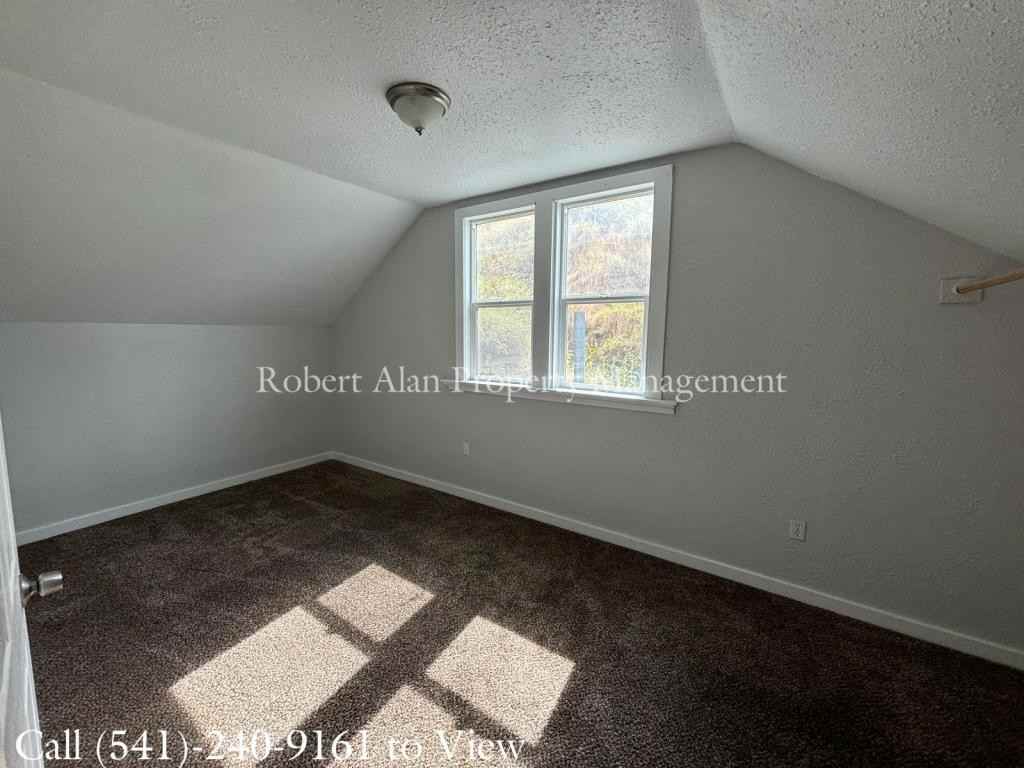 416 Sw Hailey Ave - Photo 3 of 4