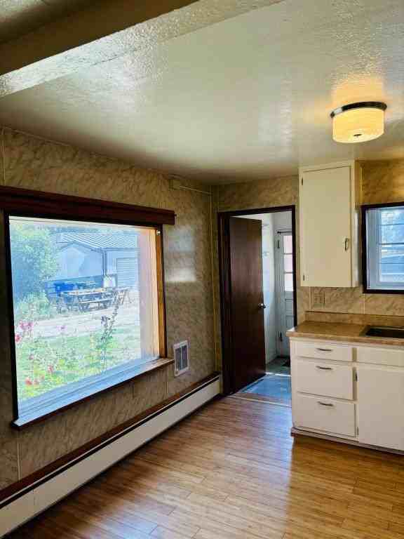 628 Washakie St - Photo 3 of 18