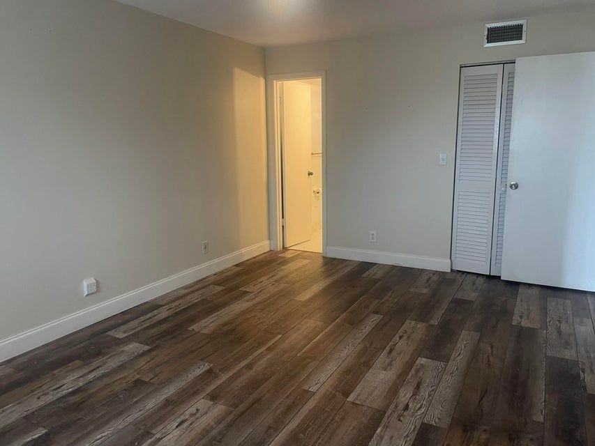 729 Lori Dr - Photo 2 of 3