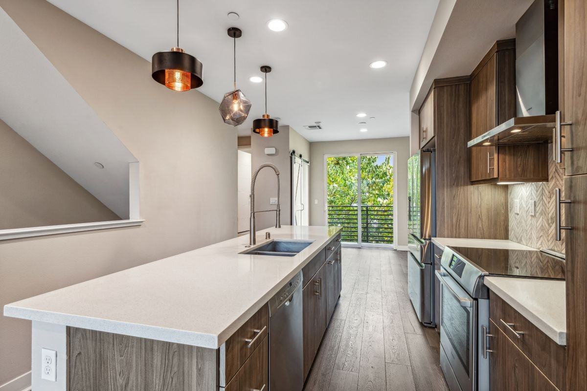 1805 16th St - Photo 5 of 14