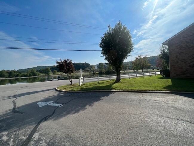 College Heights Apartments - Photo 4 of 5