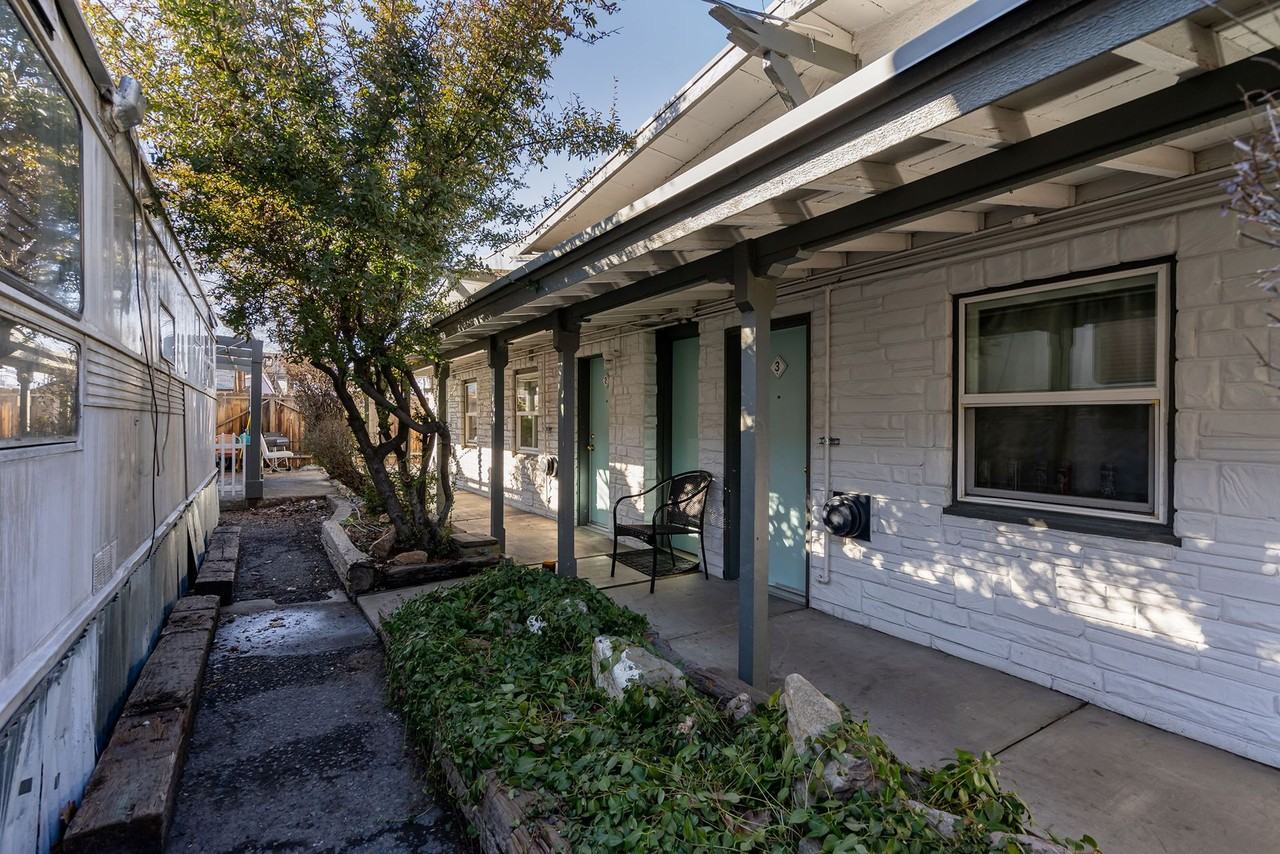 2150 Victorian Ave - Photo 4 of 17