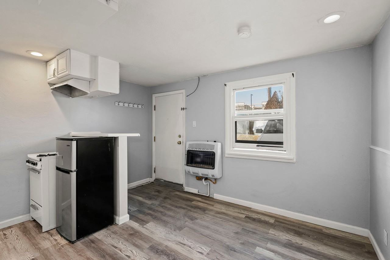 2150 Victorian Ave - Photo 6 of 17