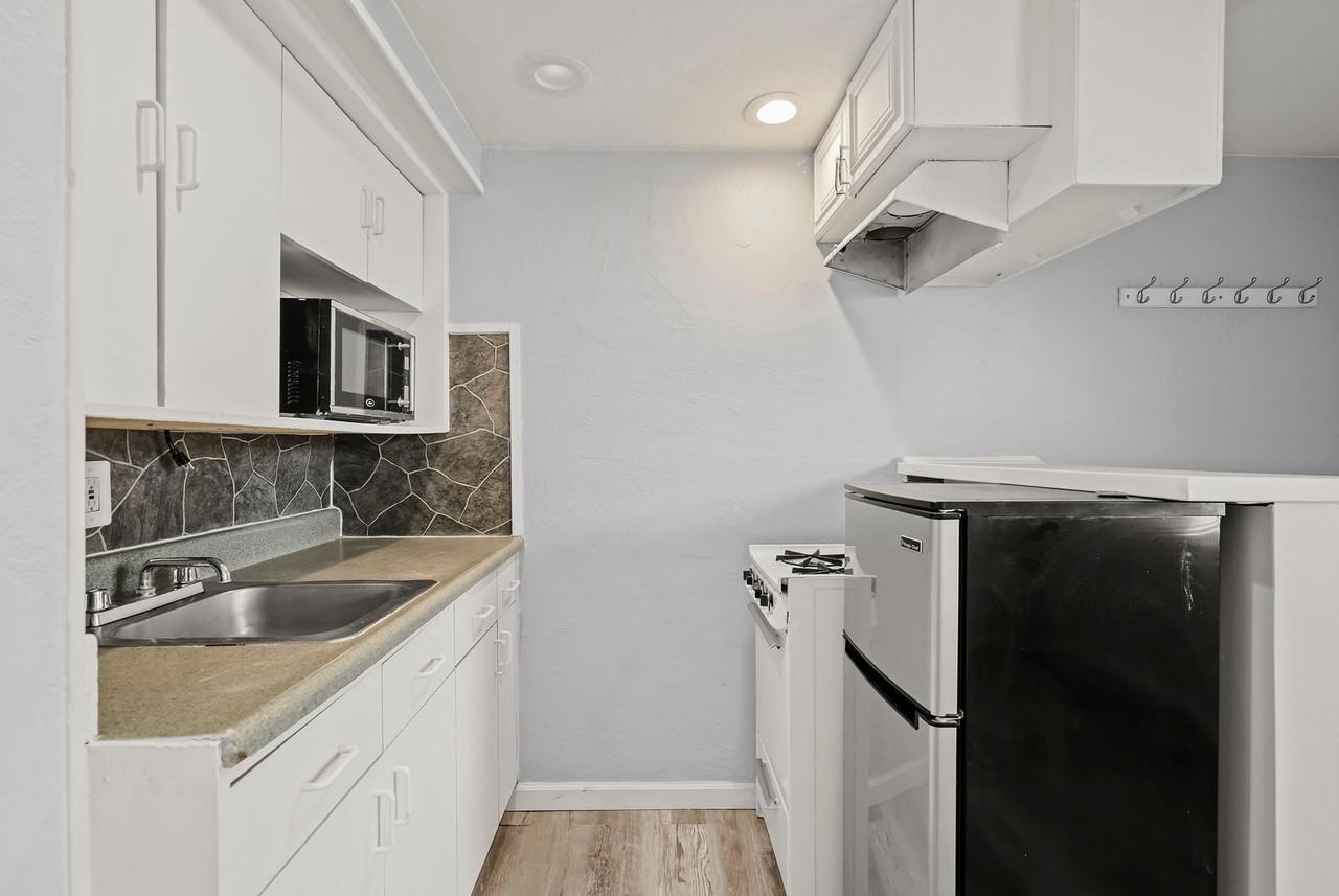 2150 Victorian Ave - Photo 7 of 17