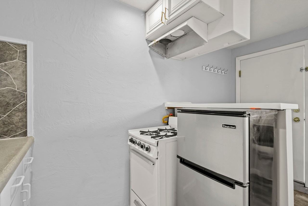 2150 Victorian Ave #16 - Photo 7 of 25