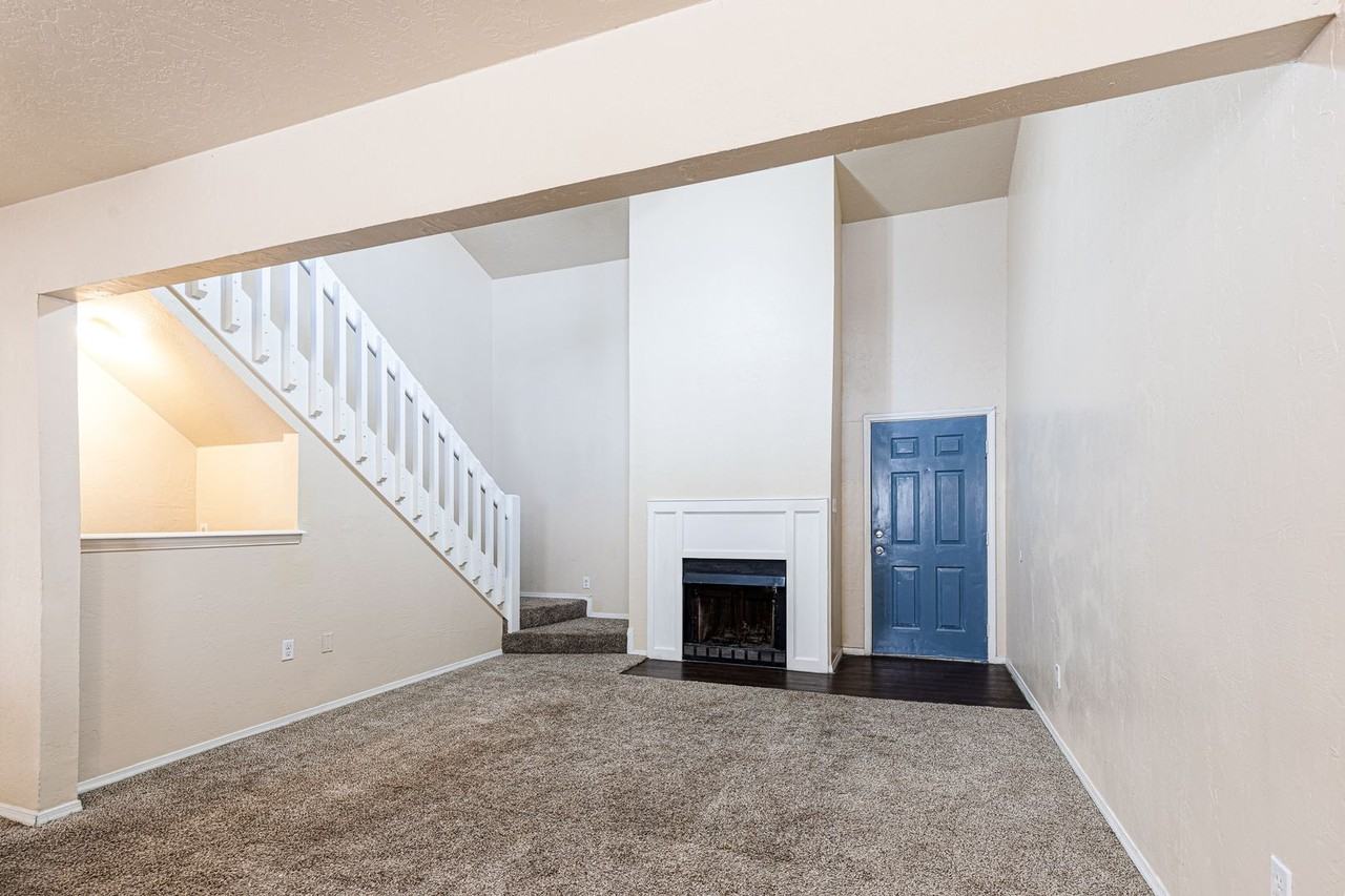 4038 Nw Ozmun Ave #4038B - Photo 4 of 25