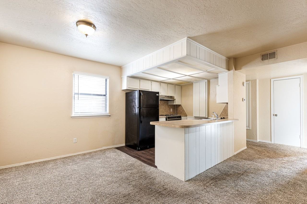 4038 Nw Ozmun Ave #4038B - Photo 6 of 25