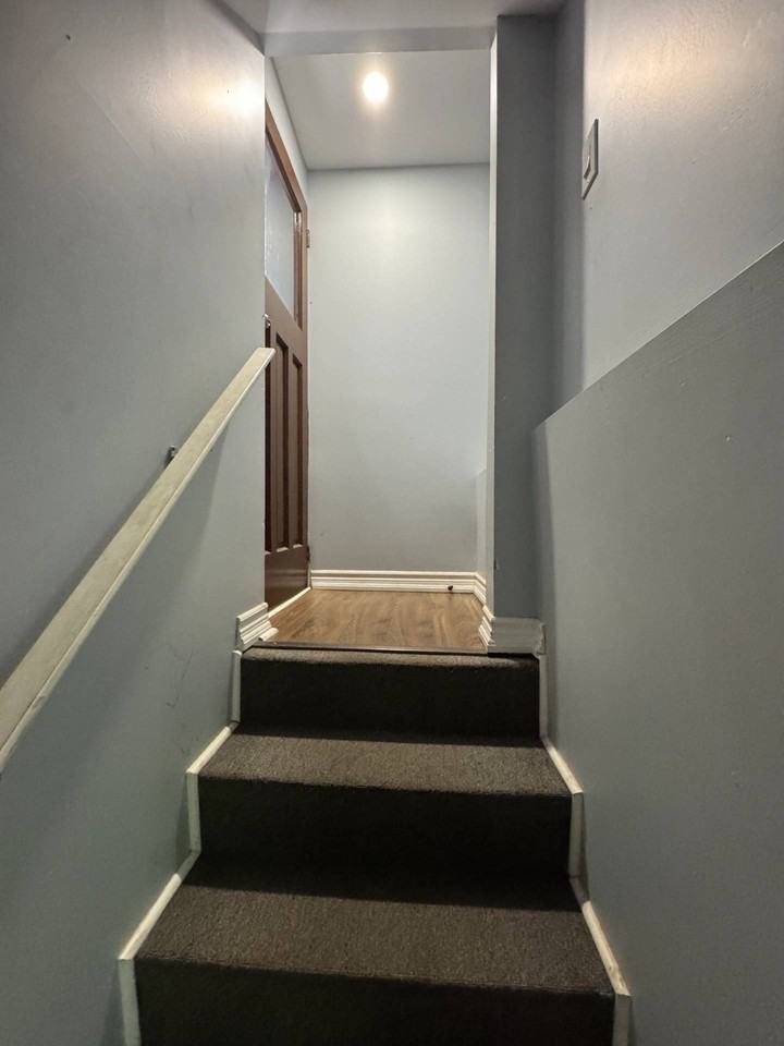 21 Frances St N - Photo 2 of 13