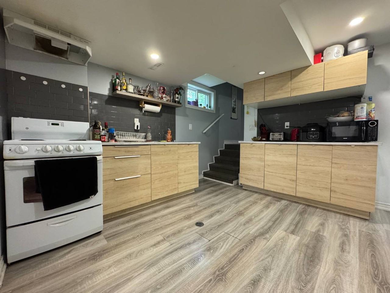 21 Frances St N - Photo 3 of 13