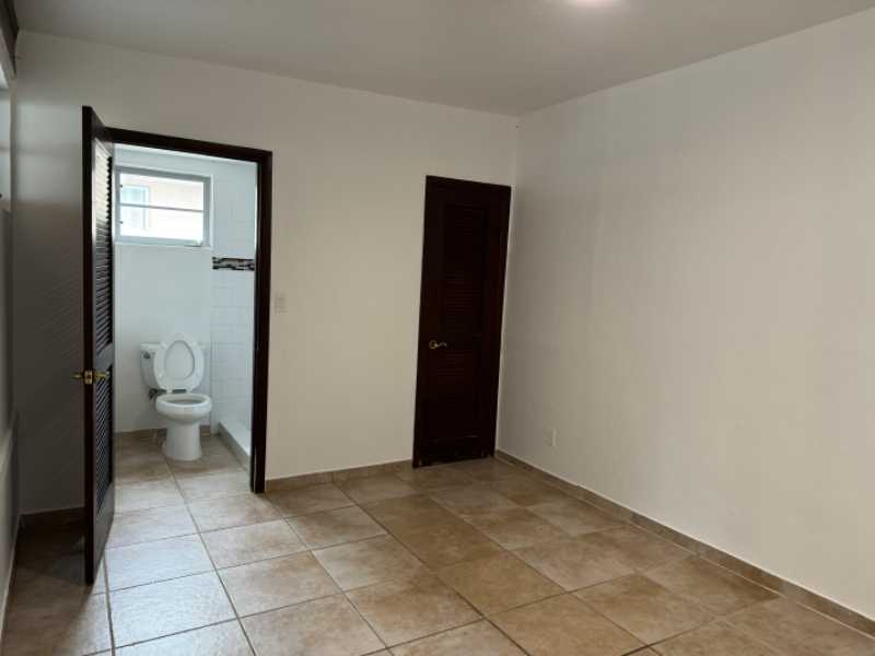 251 Ne 41st St #B - Photo 3 of 13