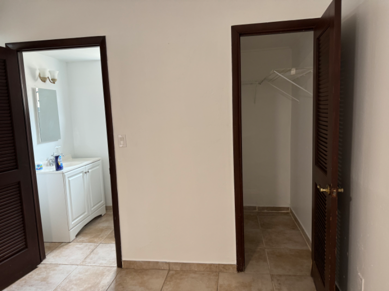 251 Ne 41st St #B - Photo 4 of 13