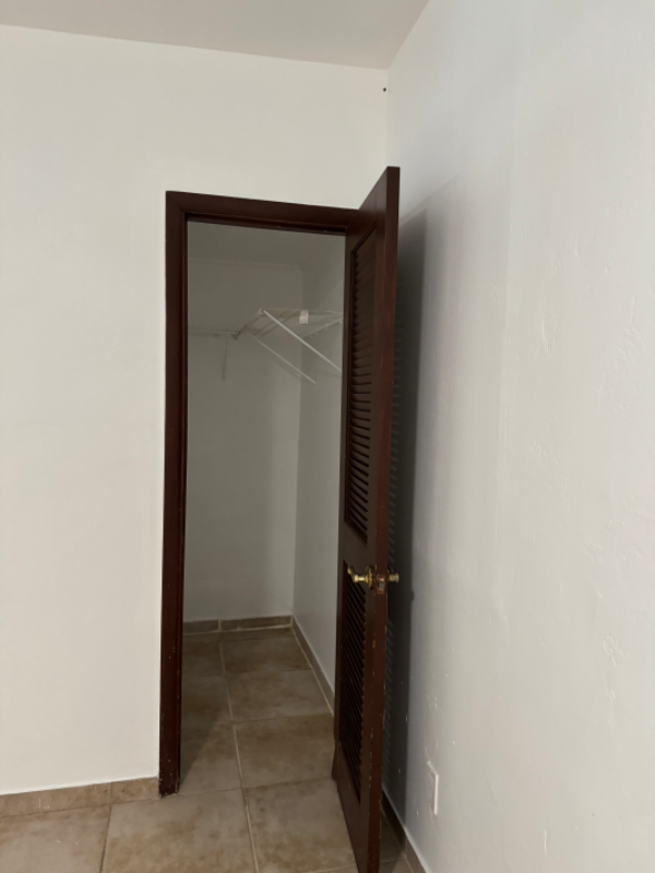 251 Ne 41st St #B - Photo 5 of 13