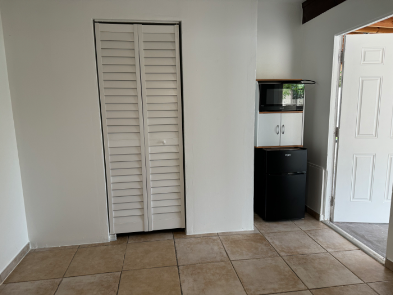 251 Ne 41st St #B - Photo 7 of 13