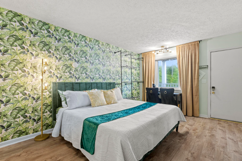 1122 Highway #6 - Photo 3 of 13