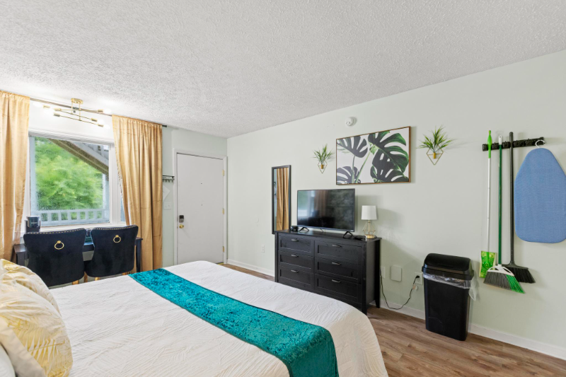 1122 Highway #6 - Photo 4 of 13