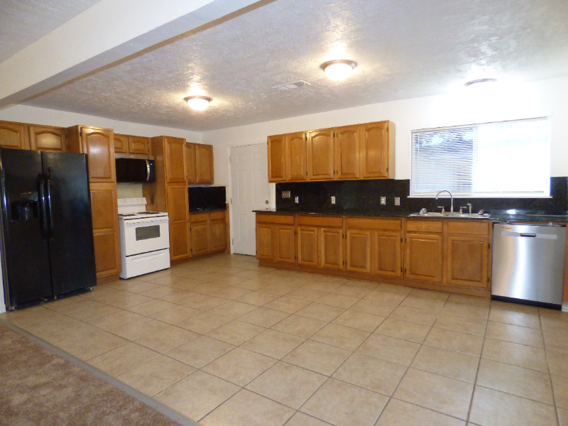2304 Broussard Ave - Photo 2 of 14