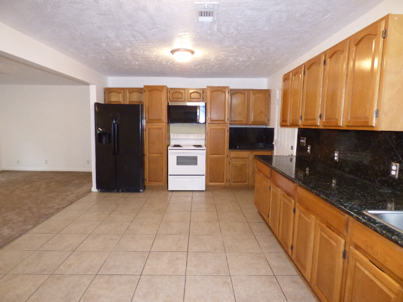 2304 Broussard Ave - Photo 3 of 14