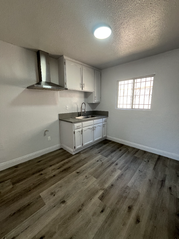 7833 Towne Ave - Photo 7 of 10