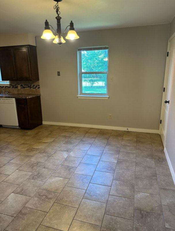 405 Monte Ln - Photo 3 of 8