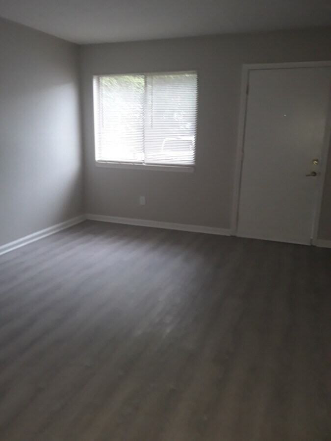 Lincoln Village Apartments - Photo 2 of 5