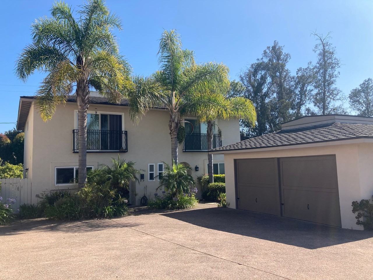 Beautiful Hidden Valley Duplex - Photo 2 of 2