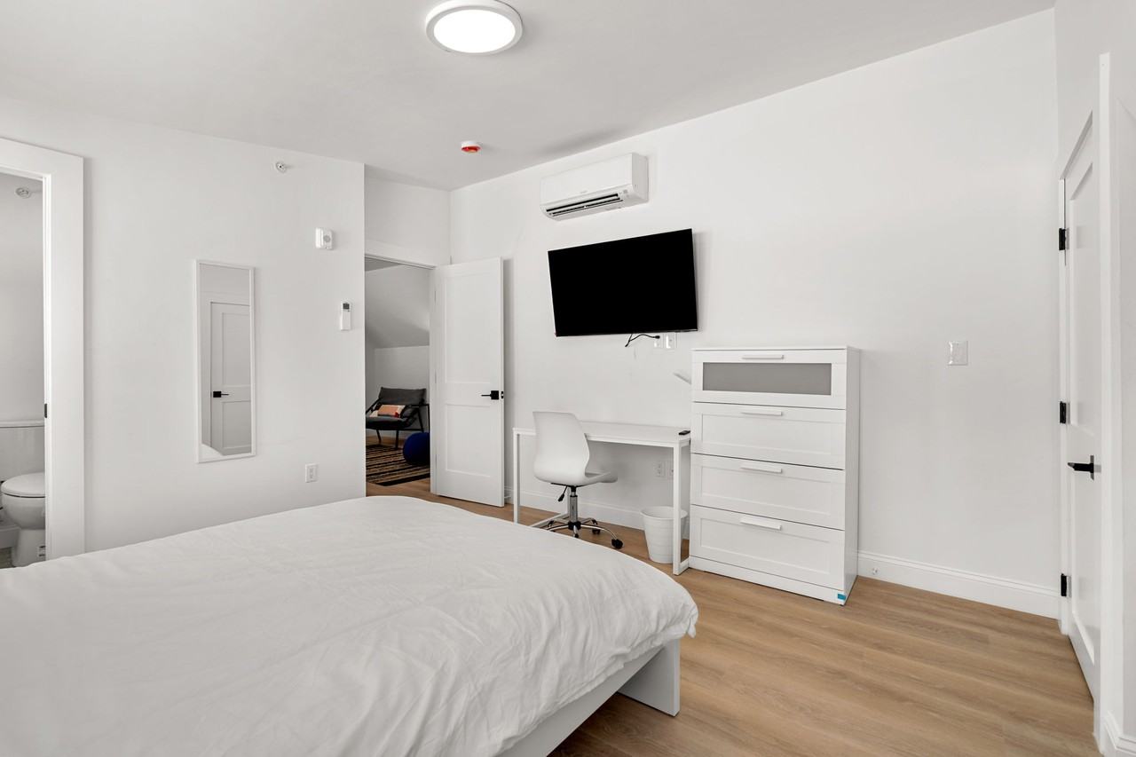 32 Munroe St #2 - Photo 4 of 23