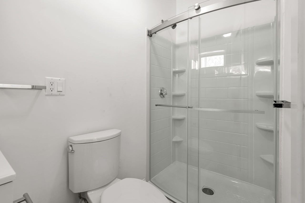 32 Munroe St #2 - Photo 5 of 23