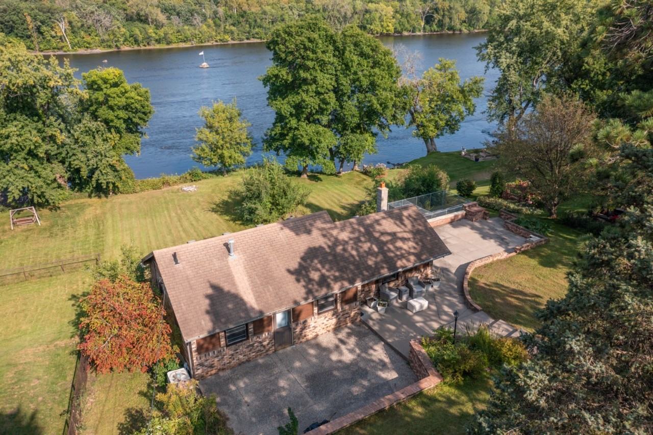 332 Riverside Ave S #NA - Photo 2 of 23