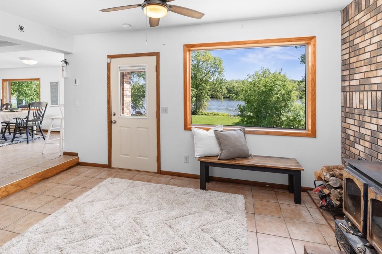 332 Riverside Ave S #NA - Photo 3 of 23