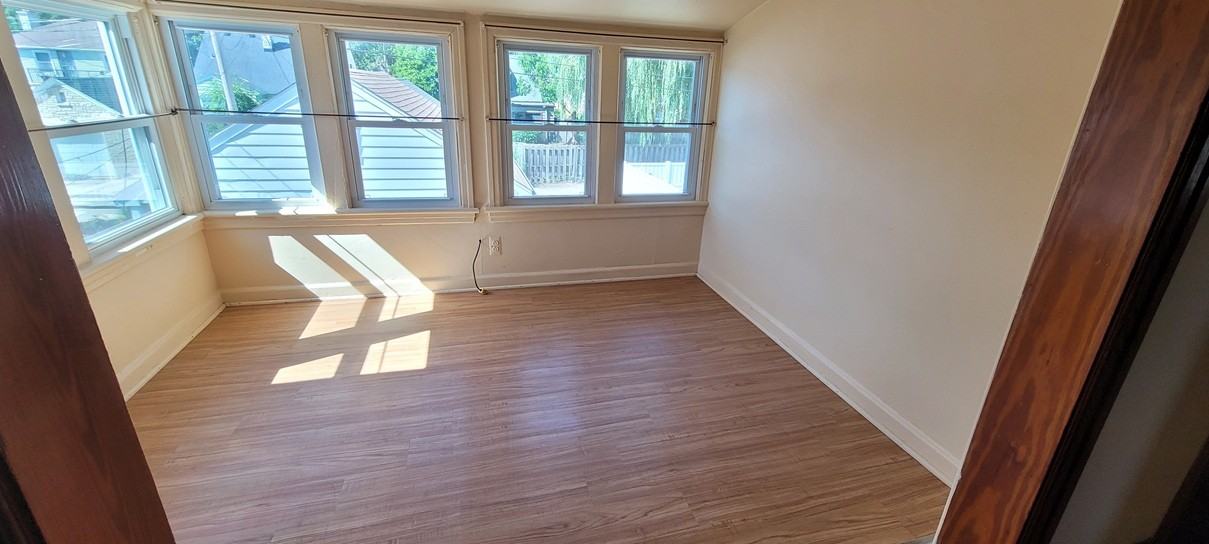 2132 W Kendall Ave #NA - Photo 2 of 11