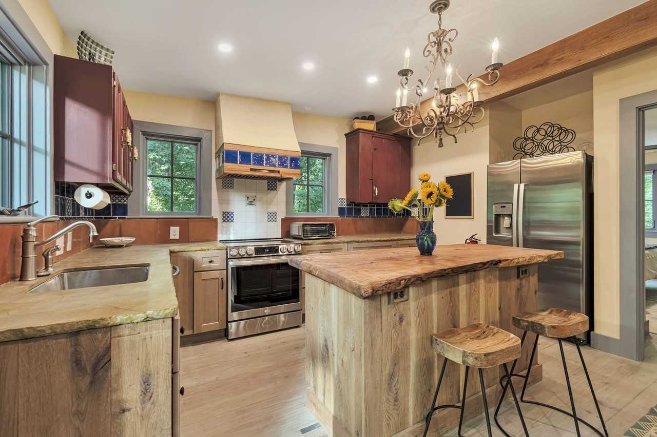 1616 E Nancy Creek Dr #NA - Photo 2 of 12