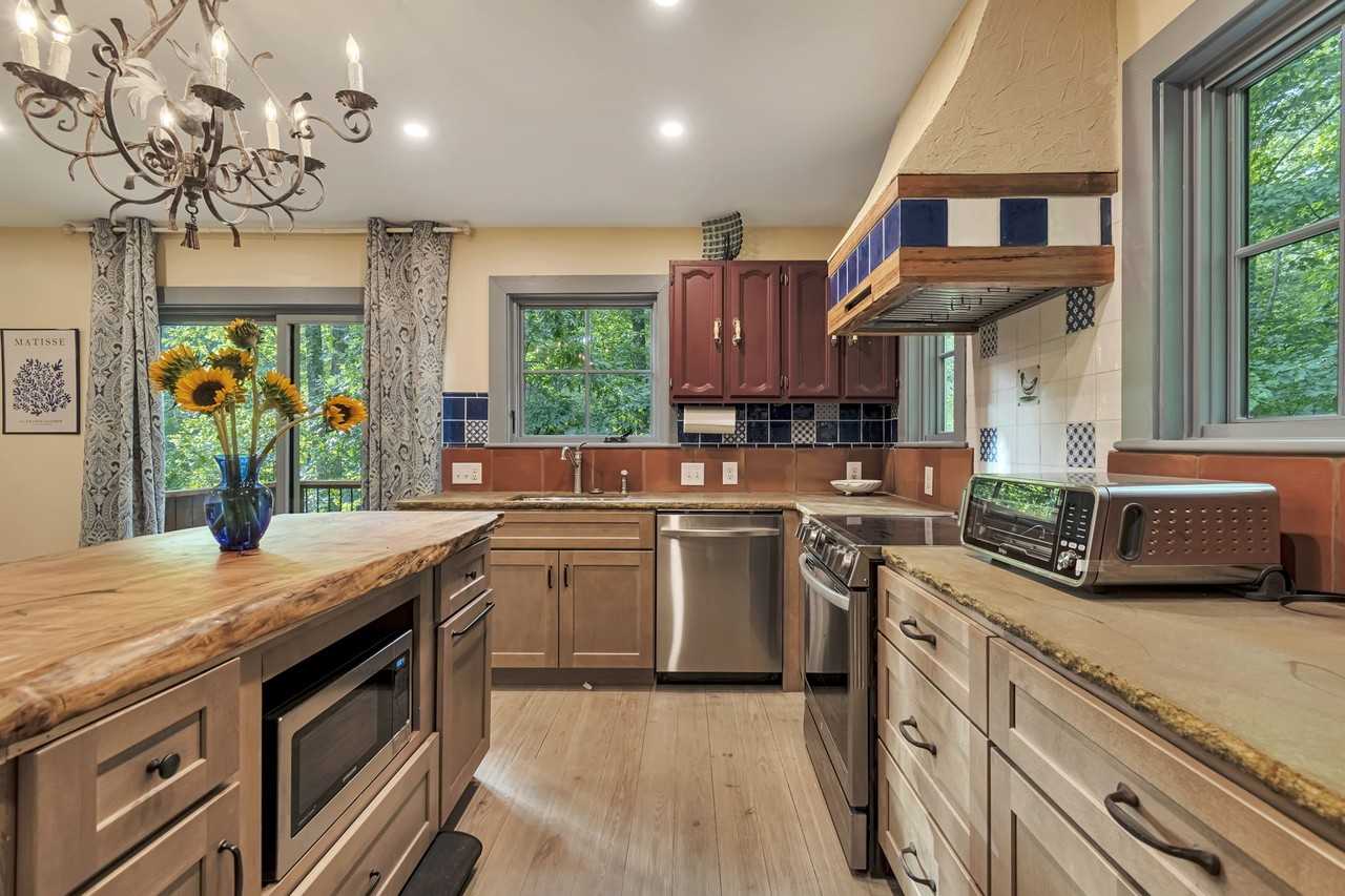 1616 E Nancy Creek Dr #NA - Photo 3 of 12