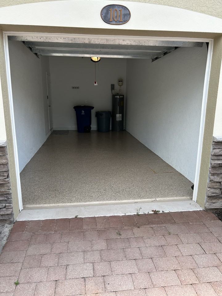 Oakshade Cir #101 - Photo 2 of 22