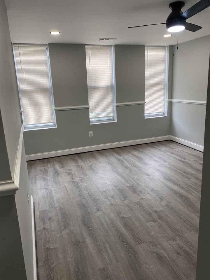 210 North Mount Street - Photo 5 of 13