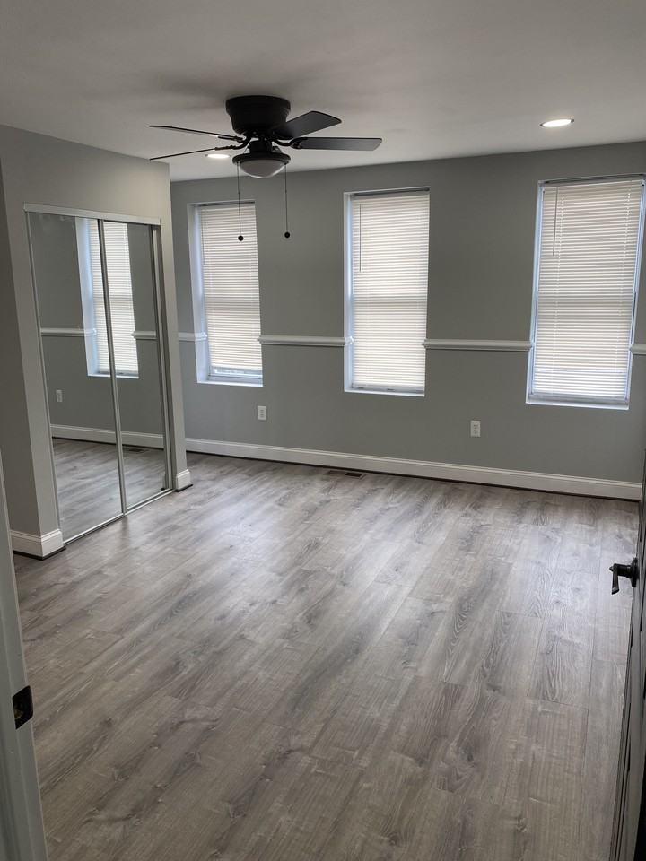 210 North Mount Street - Photo 6 of 13