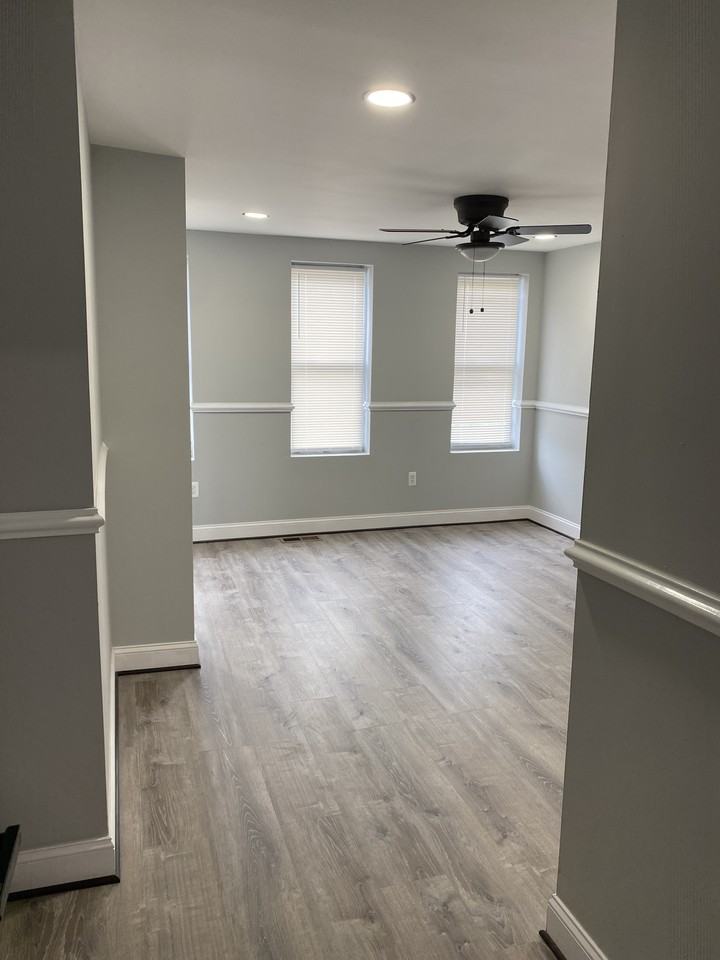 210 North Mount Street - Photo 5 of 13