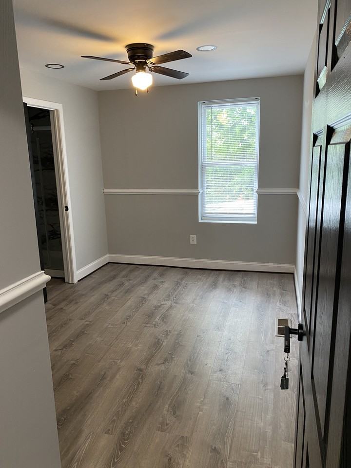 220 North Mount Street - Photo 4 of 13