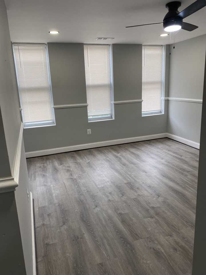 220 North Mount Street - Photo 5 of 13