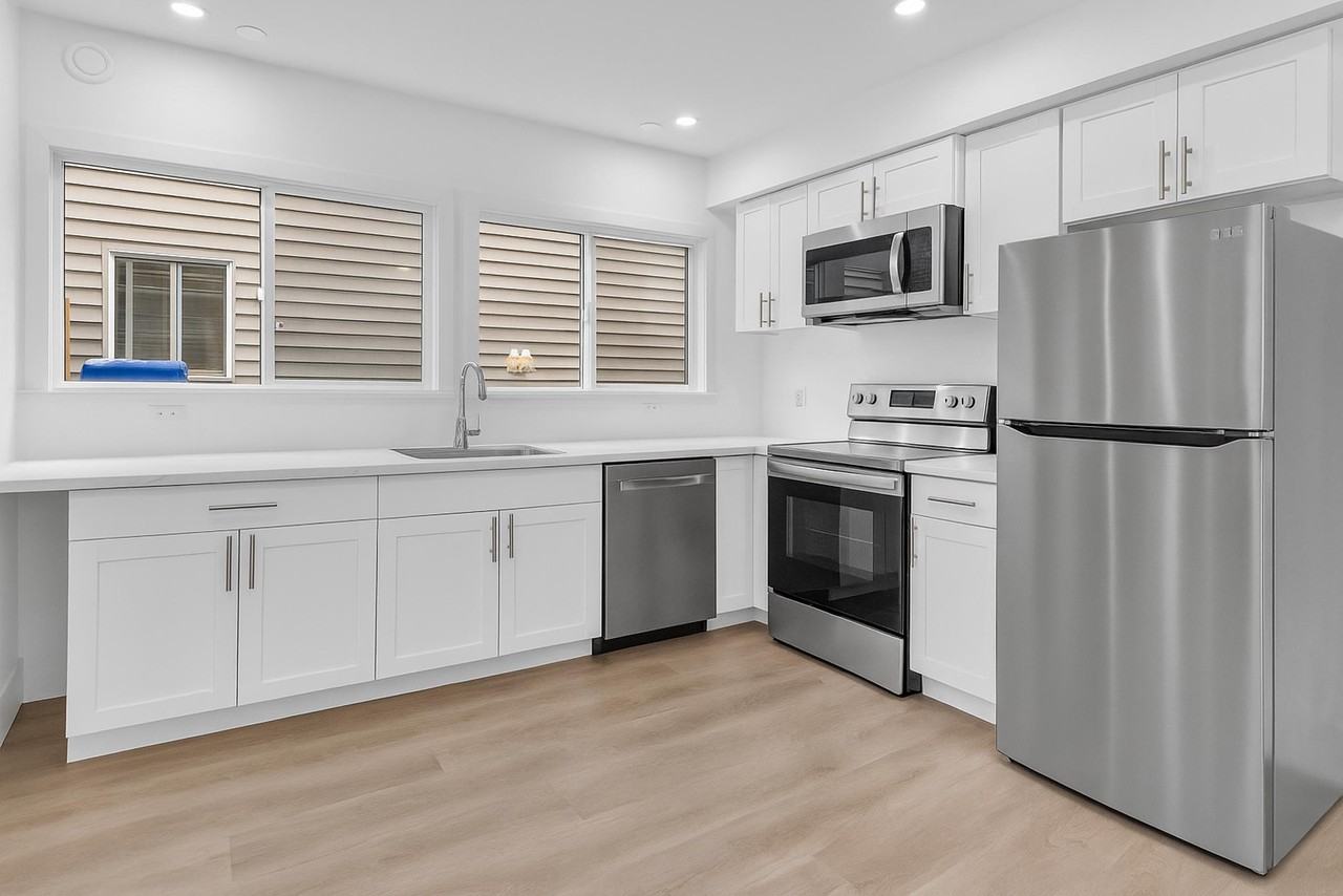 46194 Kermode Crescent - Photo 2 of 13