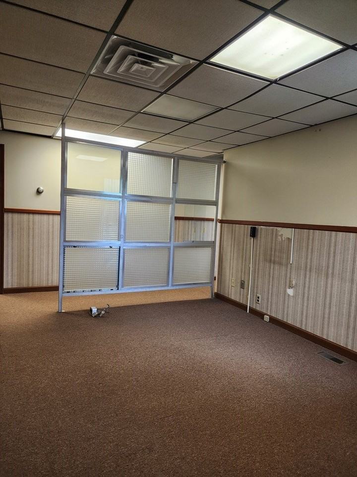 135 Dixieland Rd - Photo 4 of 16