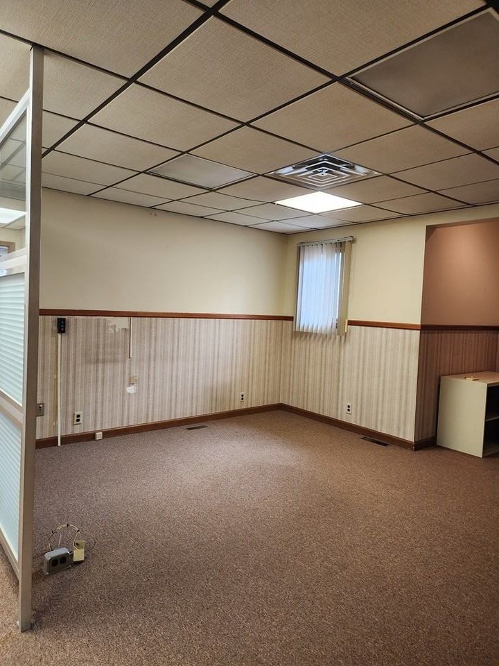 135 Dixieland Rd - Photo 5 of 16