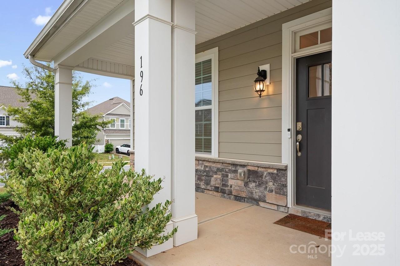 196 Longleaf Dr - Photo 4 of 38