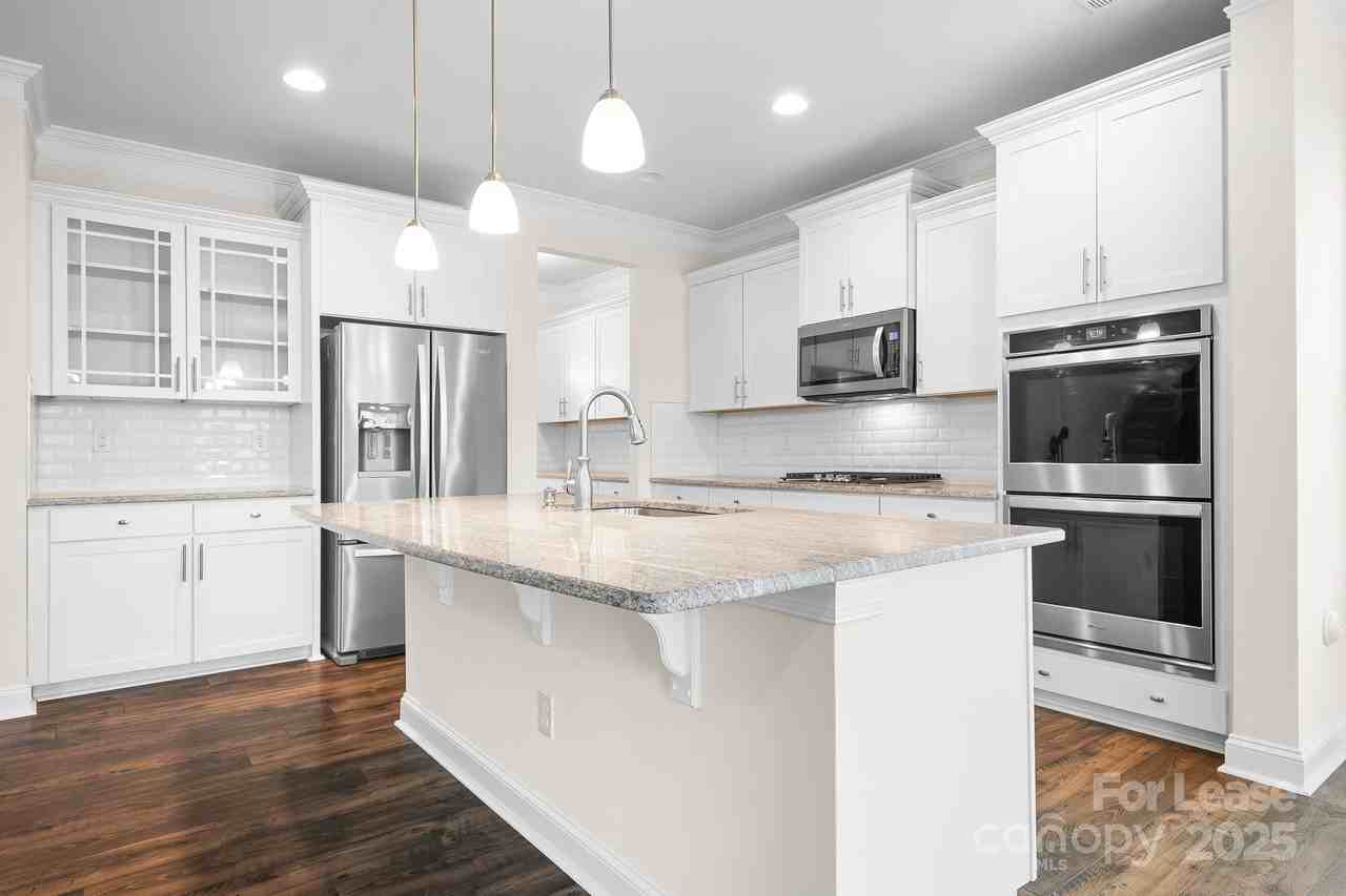 196 Longleaf Dr - Photo 7 of 38