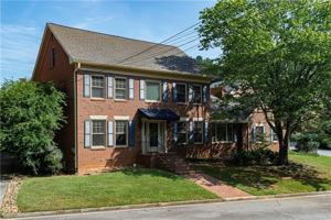 featured image of 3165 Henderson Walk