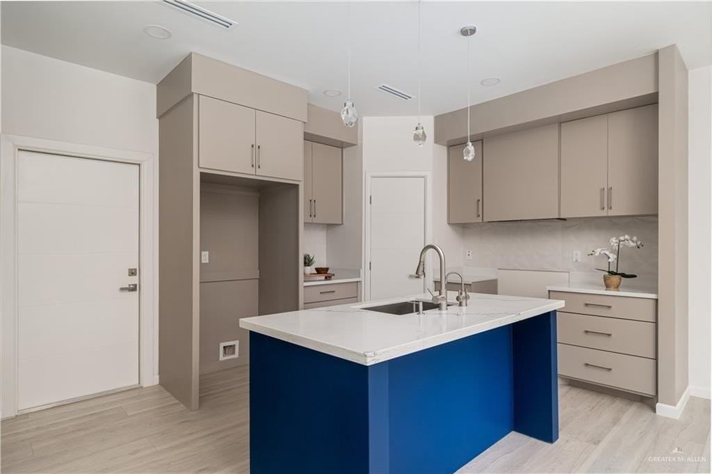 2711 Harmony St - Photo 6 of 19