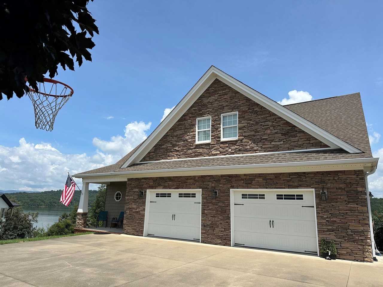 2862 Scenic Lake Cir