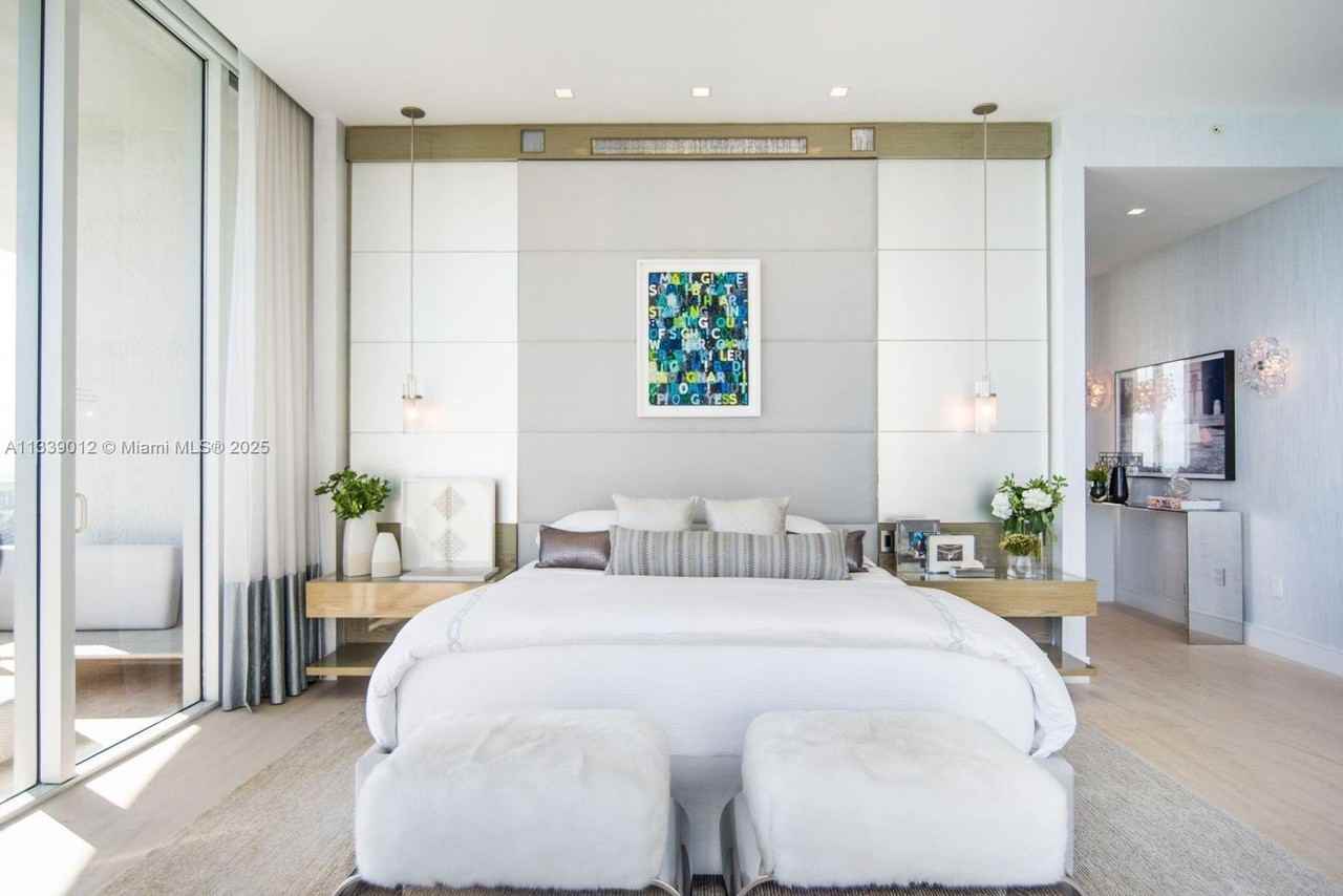 16001 Collins Ave #3201 - Photo 4 of 42