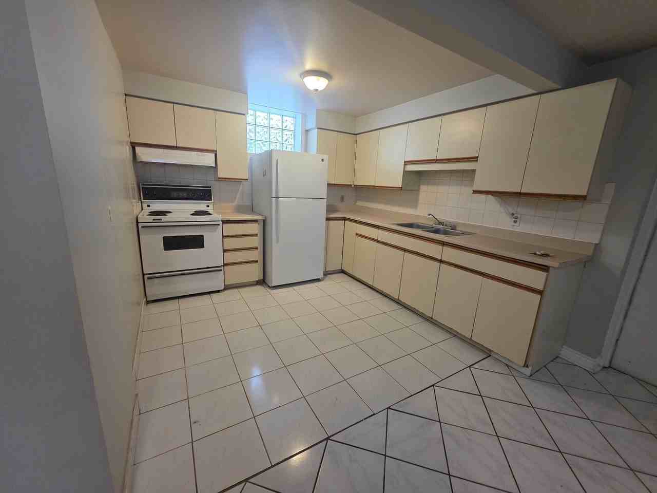 334 University Ave #1 - Photo 2 of 8