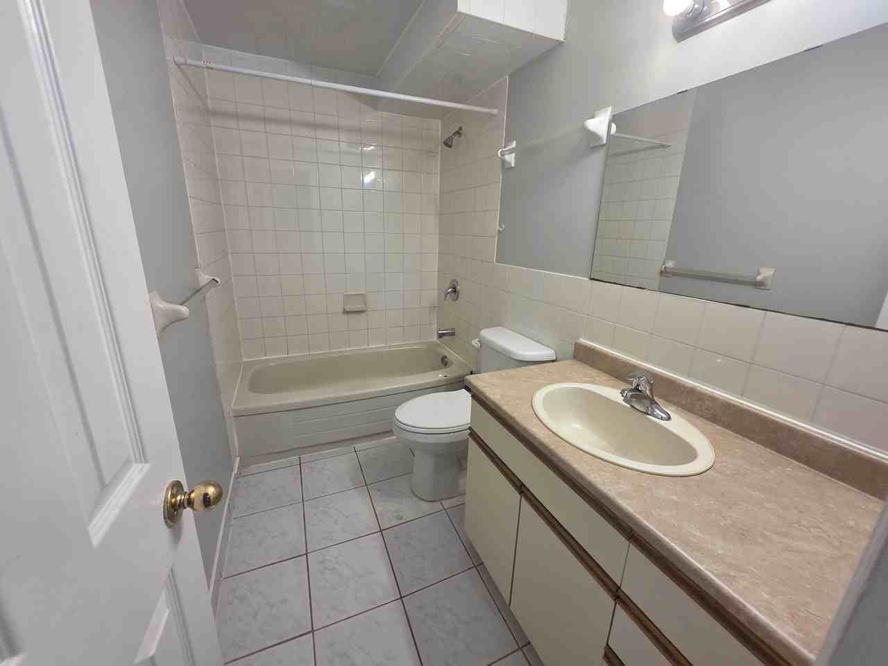 334 University Ave #1 - Photo 4 of 8